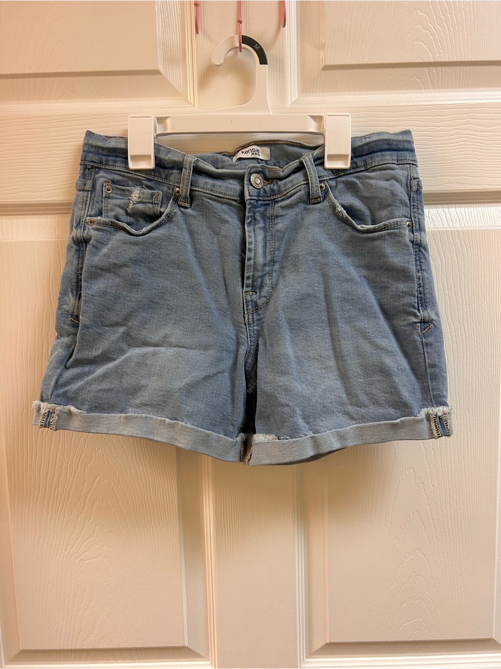 Kensie Jeans Vintage Luxe The Short Light Blue Denim Distressed Cuffed Shorts